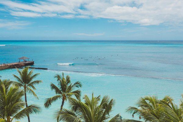 Où peut-on séjourner en Provence pour des vacances avec des cours de cuisine et des balades en montgolfière ?