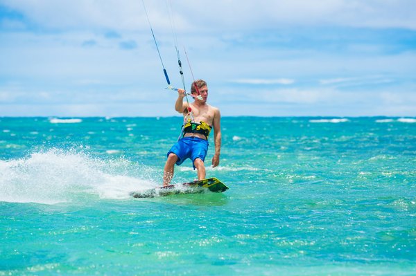 Où trouver les meilleures plages pour le kitesurf à Zanzibar : spots et saisons idéales ?